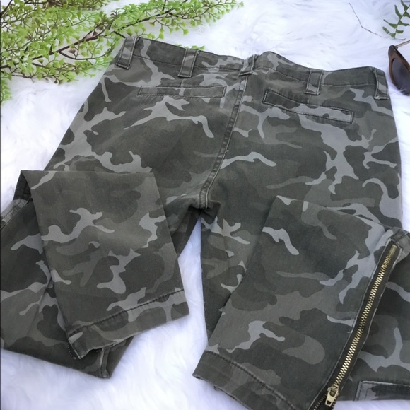 Forever 21 Women’s Distressed Camo skinny pants - Picture 3 of 8